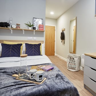 Bronze En Suite - Image 1
